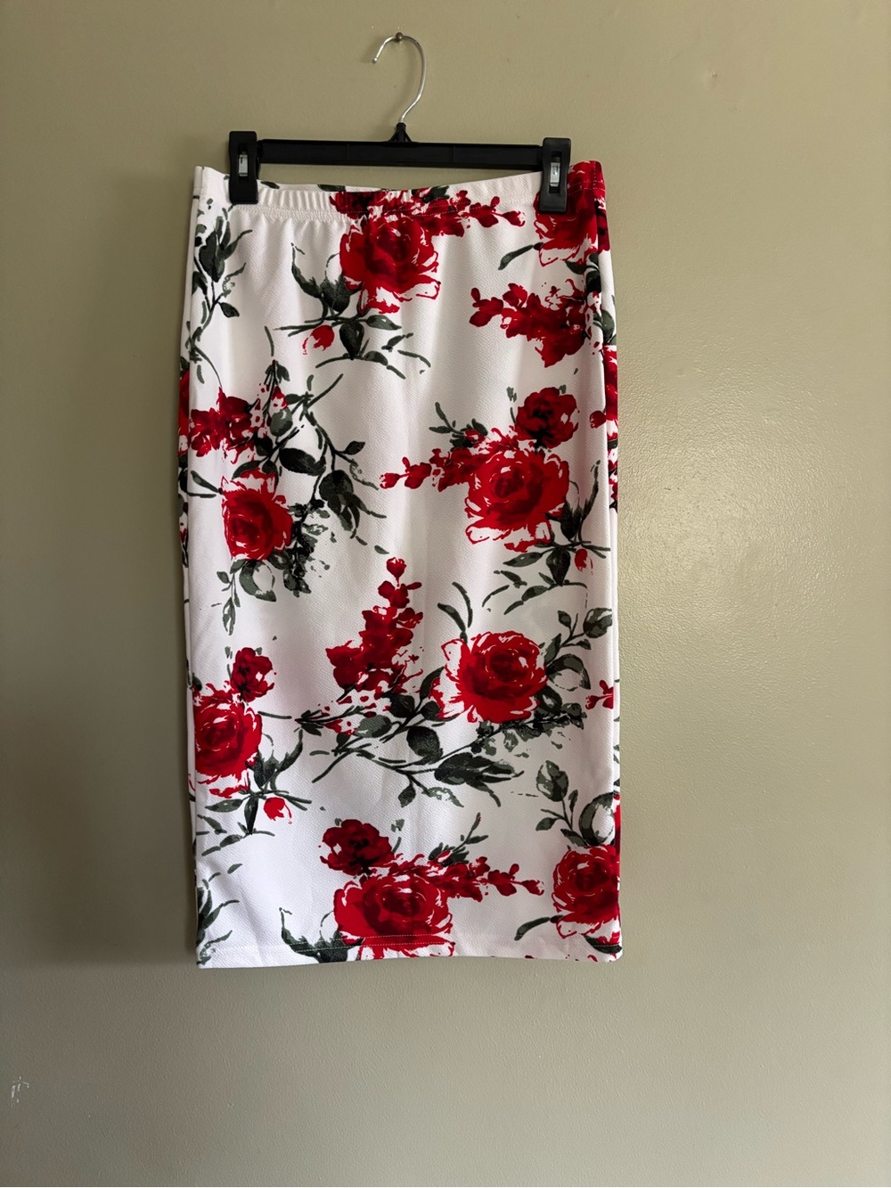 SHEIN White Pencil Skirt with Red Rose Print